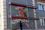 Nowy mural z wizerunkiem Hanki Bielickiej w Łomży. Dzieło powstaje w ramach Młodzieżowego Budżetu Obywatelskiego