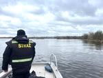Łomżyńscy strażacy monitorują poziom wody na Narwi i innych rzekach w powiecie łomżyńskim  [FOTO] | xlomza.pl
