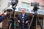 O czwartej rocznicy przemianowania na szpital COVID-owy przypomina Domasiewicz