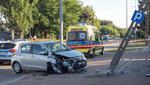 Pijany wjechał w słup, a motocykl w osobówkę