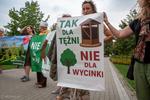Cicha demonstracja w obronie lasku w Parku JP II