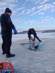 Łomżanie nurkują zimą 20 metrów pod lodem