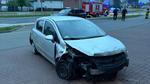 Auto uderzyło w barierki i ogrodzenie | xlomza.pl
