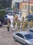 Płomienie, wybuchy i ewakuacja butli. Niebezpieczny pożar na parkingu w Łomży | xlomza.pl
