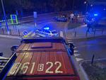 Autobus zderzył się z osobówką. Ford dachował